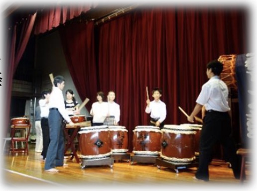 太鼓の練習の写真