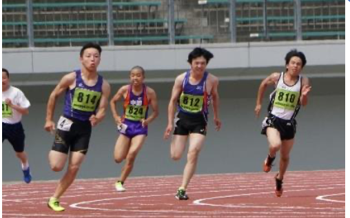 走る競技の写真